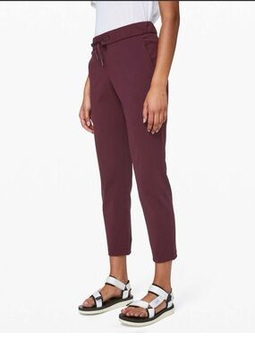 Lululemon" On The Fly 7/8 Pant , Size 10 , Burgundy